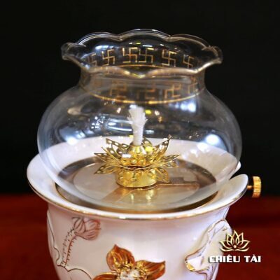 Alternative view of Đèn Dầu Thần Tài Gốm Trắng Hoa Sen Nổi, Cao 17cm