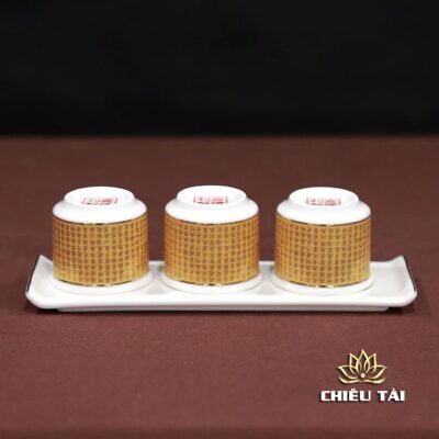 Alternative view of Bộ Chén Thờ Sứ Đức Hóa Trắng Tâm Kinh Vàng - Đồ Thờ Thần Tài, Bộ 3 Chén/5 Chén