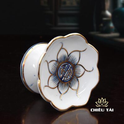Alternative view of Chân Nến Đại Vàng Kim, Bằng Gốm Sứ Men Xanh