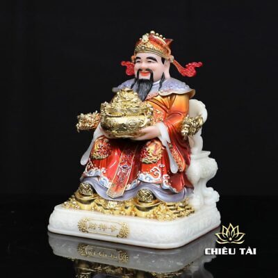 Alternative view of Tượng Thần Như Ý (Thần Phát / Thần Tiền) Toạ Châu Bảo, Bột Đá Áo Đỏ, Nhiều Kích Thước